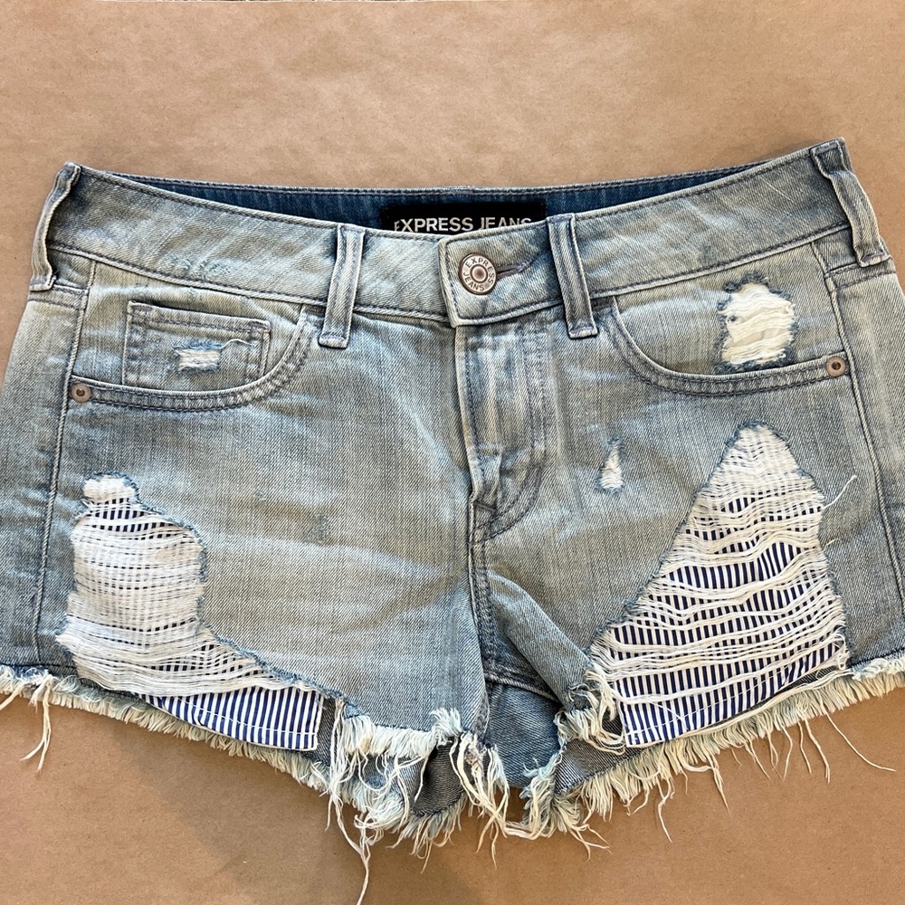 Express Light Jean Distressed Denim Shorts women’s ripped shorts size 2